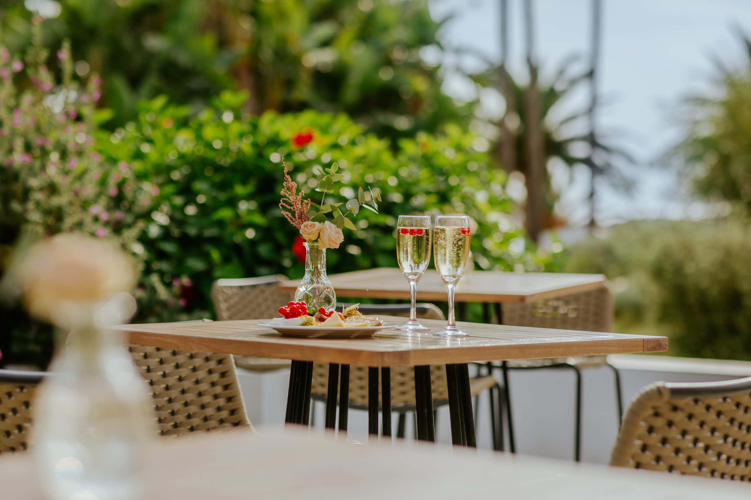 lobby-lounge-nissi-beach